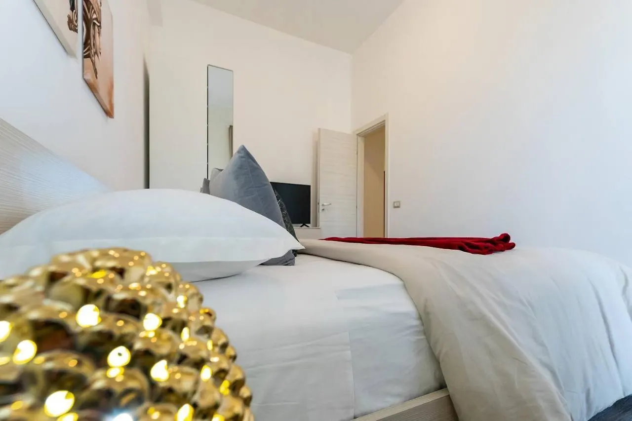 Hanura Apartments Catania 0*,